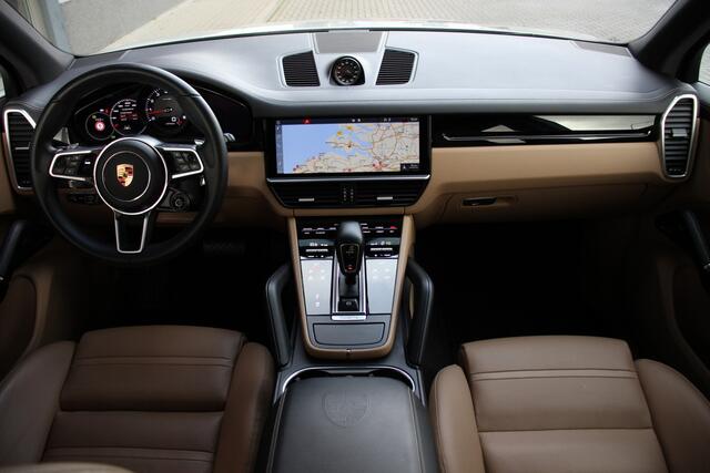Porsche CAYENNE 3.0 | SportDesign | Pano | Luchtvering | Adaptief cruise control | 22" | 340PK