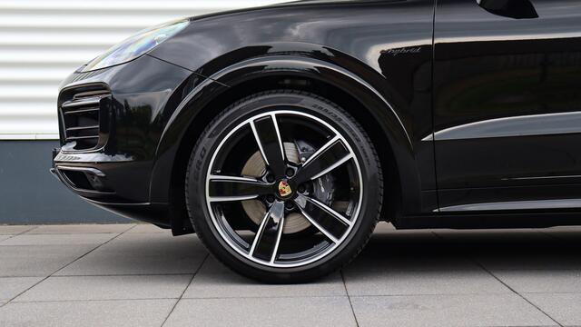 Porsche CAYENNE 3.0 E-Hybrid Platinum Edition SportDesign | Panoramadak | Surround View | BOSE Sound | Trekhaak |