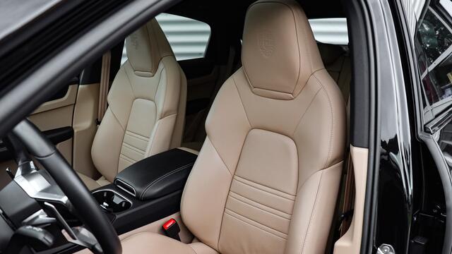 Porsche CAYENNE 3.0 E-Hybrid Platinum Edition SportDesign | Panoramadak | Surround View | BOSE Sound | Trekhaak |