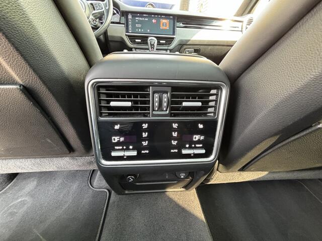 Porsche CAYENNE Coupé 3.0 E Hybrid-LUCHTVERING-PANO-MATRIX-HEAD UP-INNODRIVE-COMPLEET