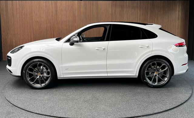 Porsche CAYENNE Coupé 3.0 GT Sport Chrono Carbon Softclose Camera Bose Elektr. uitklapbare trekhaak Alcantara binnenhemel 22" LM velgen