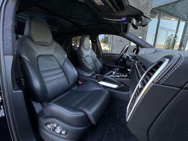 Porsche CAYENNE 4.0 Turbo S E-Hybrid SportDesign | Carbon | Matrix | Head-up | Vierwielbesturing | InnoDrive