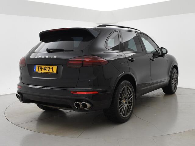 Porsche CAYENNE 3.0 S E-HYBRID + ADAPTIVE CRUISE / LUCHTVERING / PANORAMA / CARPLAY / CAMERA