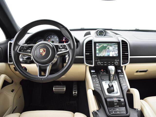 Porsche CAYENNE 3.0 S E-HYBRID + ADAPTIVE CRUISE / LUCHTVERING / PANORAMA / CARPLAY / CAMERA