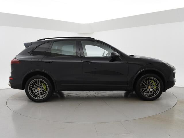 Porsche CAYENNE 3.0 S E-HYBRID + ADAPTIVE CRUISE / LUCHTVERING / PANORAMA / CARPLAY / CAMERA