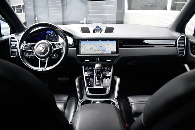 Porsche CAYENNE 3.0 E-Hybrid 462pk | Panoramadak | Sport Chrono | Trekhaak wegkl. | Bose | Luchtvering | Soft Close | LED-Matrix | Orig. NL |
