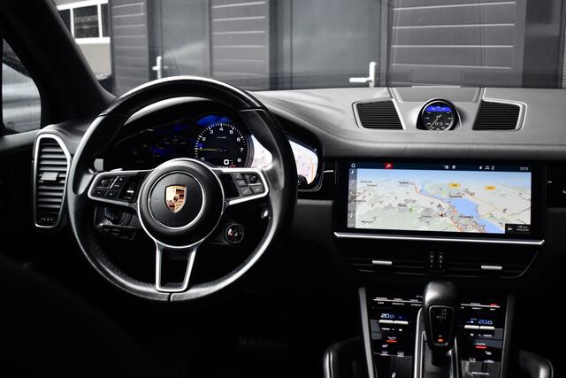 Porsche CAYENNE 3.0 E-Hybrid 462pk | Panoramadak | Sport Chrono | Trekhaak wegkl. | Bose | Luchtvering | Soft Close | LED-Matrix | Orig. NL |