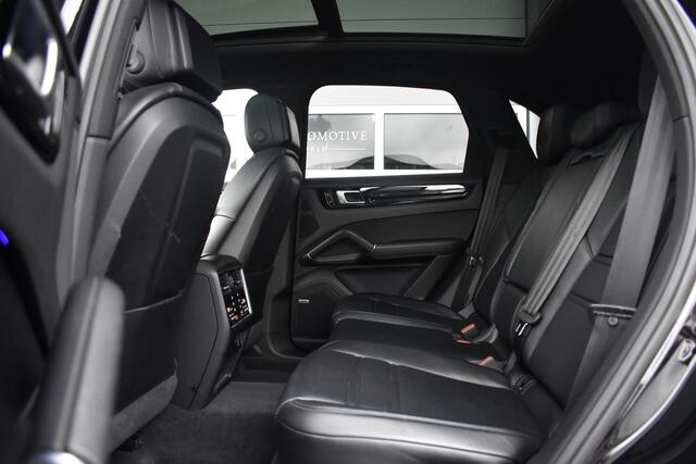 Porsche CAYENNE 3.0 E-Hybrid 462pk | Panoramadak | Sport Chrono | Trekhaak wegkl. | Bose | Luchtvering | Soft Close | LED-Matrix | Orig. NL |