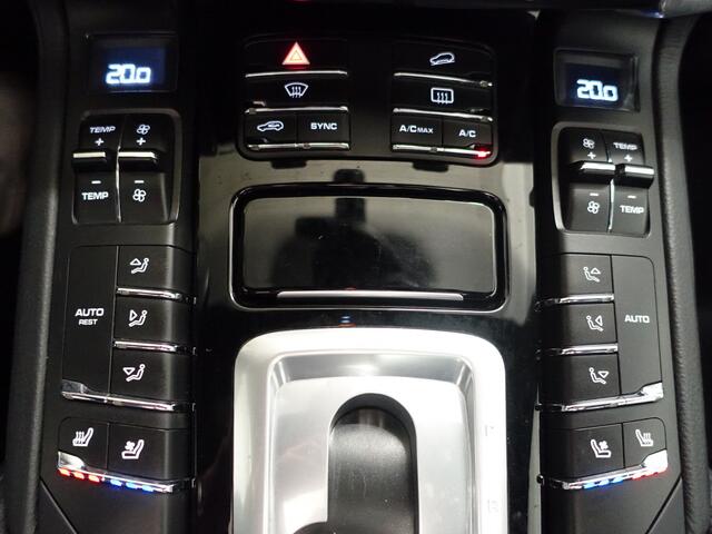 Porsche CAYENNE 3.6 S 300pk Sport Chrono I Panoramadak I Stoelventilatie I Leer I Bose I Bi-xenon I 52 dkm