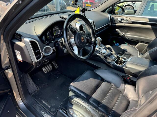 Porsche CAYENNE 3.0 S E-Hybrid Platinum Edition 416pk Automaat | Panorama dak | Achteruitrijcamera | Carplay | Stoelverwarming | LED Koplampen