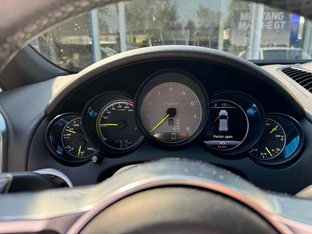 Porsche CAYENNE 3.0 S E-Hybrid Platinum Edition 416pk Automaat | Panorama dak | Achteruitrijcamera | Carplay | Stoelverwarming | LED Koplampen