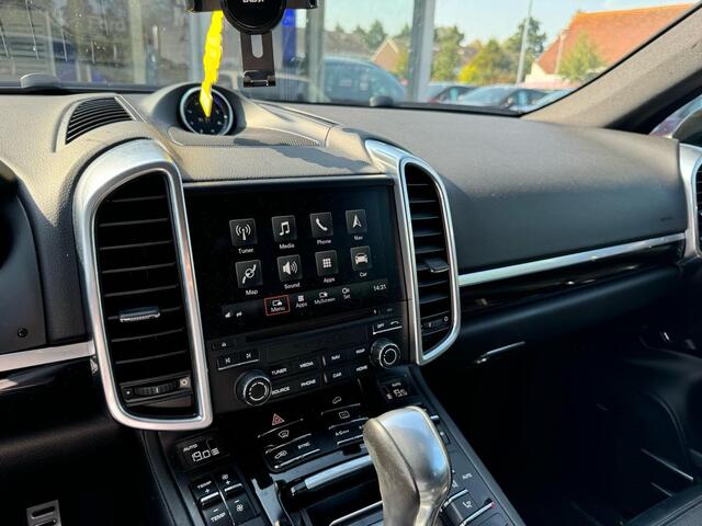 Porsche CAYENNE 3.0 S E-Hybrid Platinum Edition 416pk Automaat | Panorama dak | Achteruitrijcamera | Carplay | Stoelverwarming | LED Koplampen