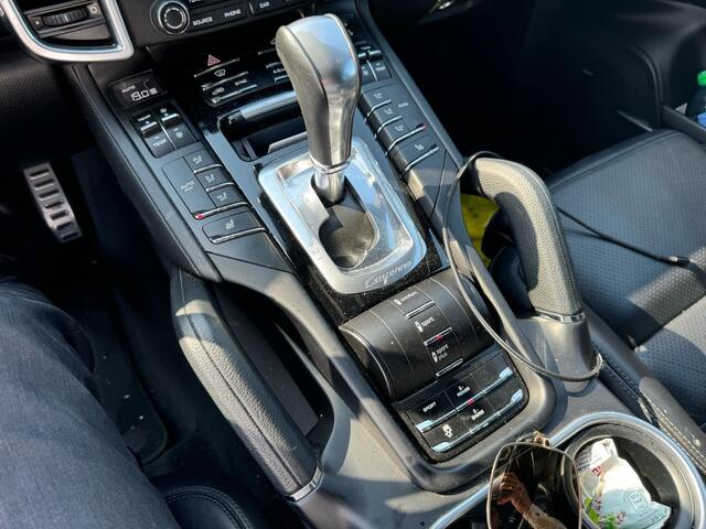 Porsche CAYENNE 3.0 S E-Hybrid Platinum Edition 416pk Automaat | Panorama dak | Achteruitrijcamera | Carplay | Stoelverwarming | LED Koplampen