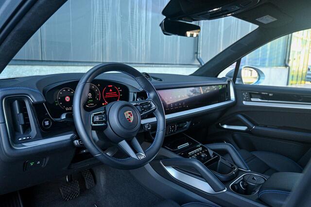 Porsche CAYENNE 3.0 E-Hybrid *Burmester 3D / Achteras-besturing / Panorama / Passenger-display / Keyless / HUD*