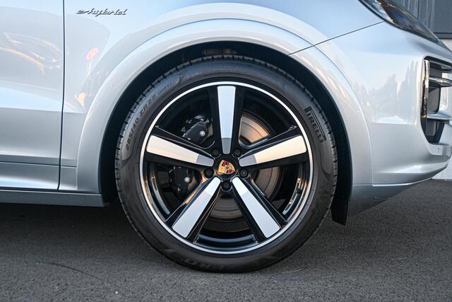 Porsche CAYENNE 3.0 E-Hybrid *Burmester 3D / Achteras-besturing / Panorama / Passenger-display / Keyless / HUD*