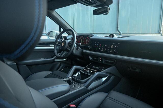 Porsche CAYENNE 3.0 E-Hybrid *Burmester 3D / Achteras-besturing / Panorama / Passenger-display / Keyless / HUD*