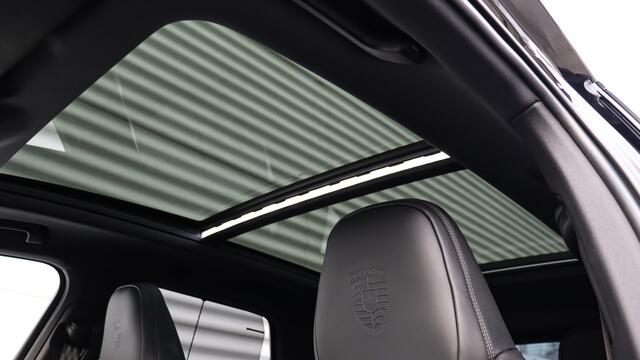 Porsche CAYENNE 3.0 E-Hybrid SportDesign | Achterasbesturing | Panoramadak | HD Matrix | BOSE Sound | Trekhaak
