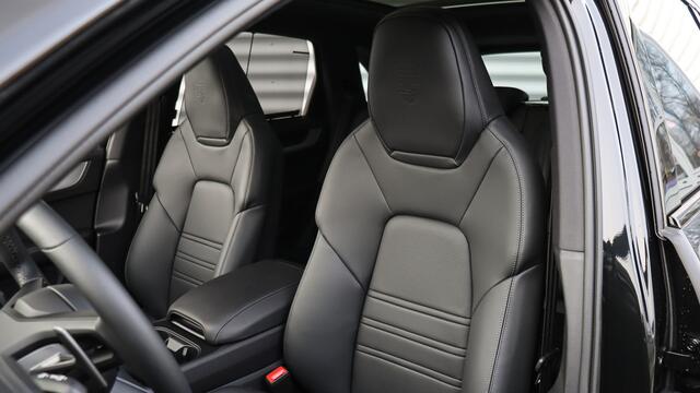 Porsche CAYENNE 3.0 E-Hybrid SportDesign | Achterasbesturing | Panoramadak | HD Matrix | BOSE Sound | Trekhaak