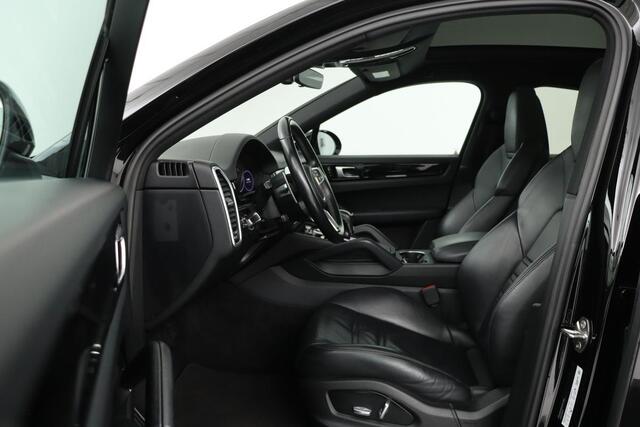 Porsche CAYENNE Coupé 3.0 | Panoramadak | Adaptive cruise | Leder | Stoelverwarming | Camera | BOSE Sound | Full LED | Luchtvering | Carplay | Navigatie | Sport Chrono