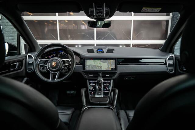 Porsche CAYENNE 3.0 E-Hybrid Pano, Leder, Lucht/V, Sport Chrono, Trekhaak, 21LM, Comfort Stoelen 14 Weg,