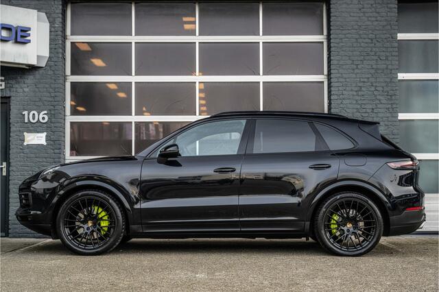 Porsche CAYENNE 3.0 E-Hybrid Pano, Leder, Lucht/V, Sport Chrono, Trekhaak, 21LM, Comfort Stoelen 14 Weg,