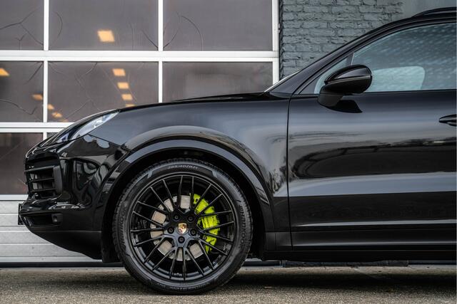 Porsche CAYENNE 3.0 E-Hybrid Pano, Leder, Lucht/V, Sport Chrono, Trekhaak, 21LM, Comfort Stoelen 14 Weg,