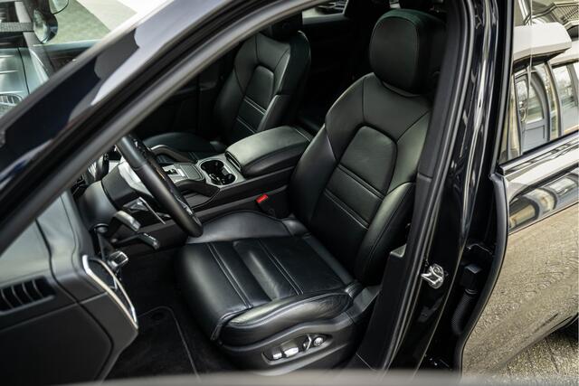 Porsche CAYENNE 3.0 E-Hybrid Pano, Leder, Lucht/V, Sport Chrono, Trekhaak, 21LM, Comfort Stoelen 14 Weg,