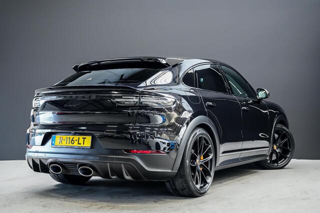 Porsche CAYENNE Coupé 4.0 640pk Turbo GT |carbon exterieurpakket|oranje remklauwen en oranje stiksels|softclose|meesturende achteras|keramisch|carbon dak|zwarte pdls koplampen|stoelventilatie|blind spot|sport chrono|