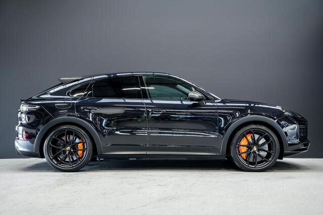 Porsche CAYENNE Coupé 4.0 640pk Turbo GT |carbon exterieurpakket|oranje remklauwen en oranje stiksels|softclose|meesturende achteras|keramisch|carbon dak|zwarte pdls koplampen|stoelventilatie|blind spot|sport chrono|