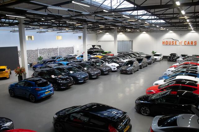 Porsche CAYENNE Coupé 4.0 640pk Turbo GT |carbon exterieurpakket|oranje remklauwen en oranje stiksels|softclose|meesturende achteras|keramisch|carbon dak|zwarte pdls koplampen|stoelventilatie|blind spot|sport chrono|