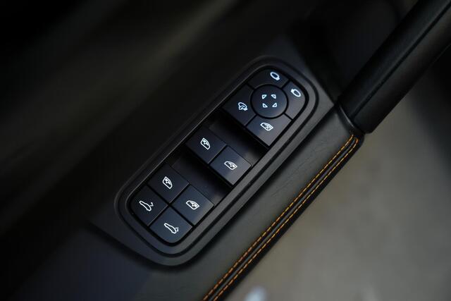 Porsche CAYENNE Coupé 4.0 640pk Turbo GT |carbon exterieurpakket|oranje remklauwen en oranje stiksels|softclose|meesturende achteras|keramisch|carbon dak|zwarte pdls koplampen|stoelventilatie|blind spot|sport chrono|