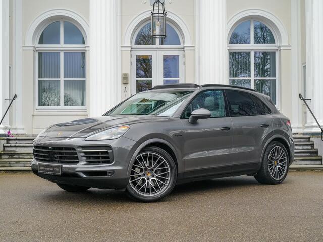Porsche CAYENNE 3.0 E-Hybrid | Pano | Luchtvering | Night vision | Bose | Sport chrono |