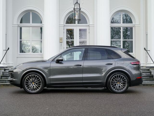 Porsche CAYENNE 3.0 E-Hybrid | Pano | Luchtvering | Night vision | Bose | Sport chrono |