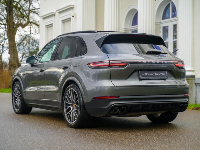Porsche CAYENNE 3.0 E-Hybrid | Pano | Luchtvering | Night vision | Bose | Sport chrono |