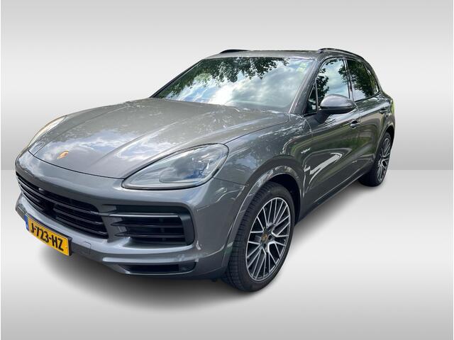Porsche CAYENNE 3.0 E-Hybrid / Trekhaak / Panoramadak / 360Camera / Head-up / 21'' / Keyless / Bose / Sportchrono / Softclose / Stuurverwarming / Leder / Cruise Control