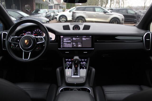 Porsche CAYENNE 3.0 E-Hybrid / Trekhaak / Panoramadak / 360Camera / Head-up / 21'' / Keyless / Bose / Sportchrono / Softclose / Stuurverwarming / Leder / Cruise Control