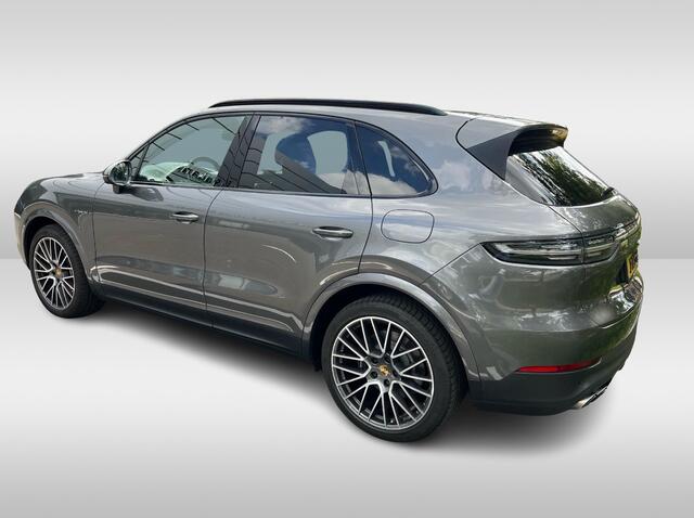 Porsche CAYENNE 3.0 E-Hybrid / Trekhaak / Panoramadak / 360Camera / Head-up / 21'' / Keyless / Bose / Sportchrono / Softclose / Stuurverwarming / Leder / Cruise Control