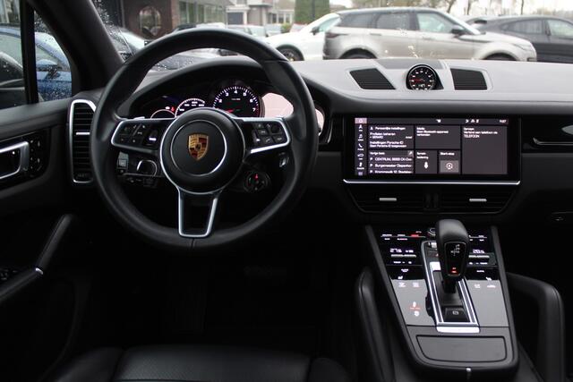 Porsche CAYENNE 3.0 E-Hybrid / Trekhaak / Panoramadak / 360Camera / Head-up / 21'' / Keyless / Bose / Sportchrono / Softclose / Stuurverwarming / Leder / Cruise Control