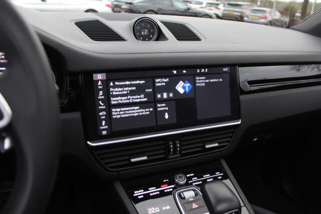 Porsche CAYENNE 3.0 E-Hybrid / Trekhaak / Panoramadak / 360Camera / Head-up / 21'' / Keyless / Bose / Sportchrono / Softclose / Stuurverwarming / Leder / Cruise Control