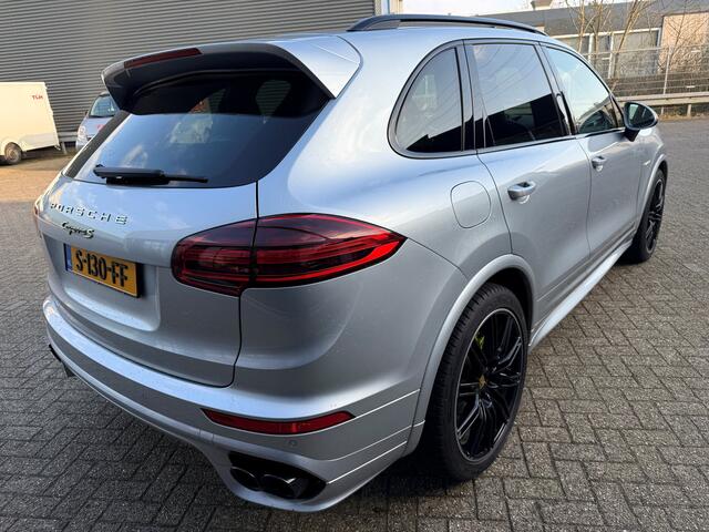 Porsche CAYENNE S E-HYBRID PLATINUM EDITION