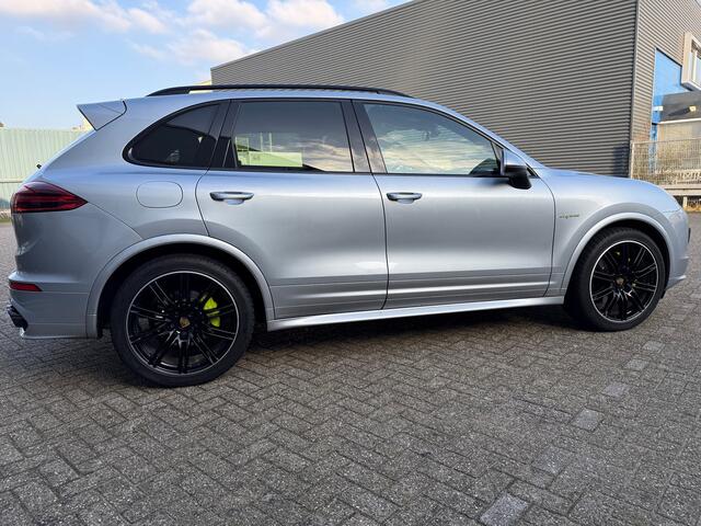 Porsche CAYENNE S E-HYBRID PLATINUM EDITION