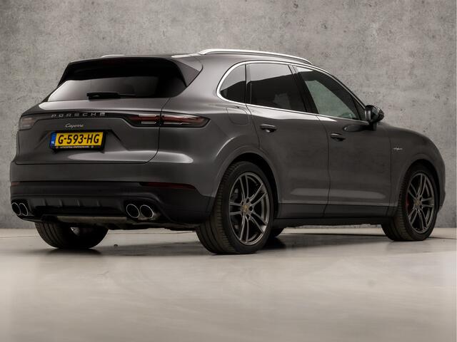 Porsche CAYENNE 3.0 E-Hybrid 463Pk (PANORAMADAK, SPORTCHRONO PAKKET, ORG NEDERLANDS, SFEERVERLICHTING, 14 WEGEN SPORTSTOELEN, KEYLESS, LUCHTVERING, APPLE CARPLAY, DAB+, STUURWIEL VERWARMD, NIEUWSTAAT)