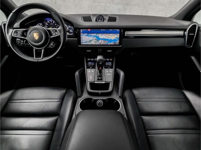 Porsche CAYENNE 3.0 E-Hybrid 463Pk (PANORAMADAK, SPORTCHRONO PAKKET, ORG NEDERLANDS, SFEERVERLICHTING, 14 WEGEN SPORTSTOELEN, KEYLESS, LUCHTVERING, APPLE CARPLAY, DAB+, STUURWIEL VERWARMD, NIEUWSTAAT)