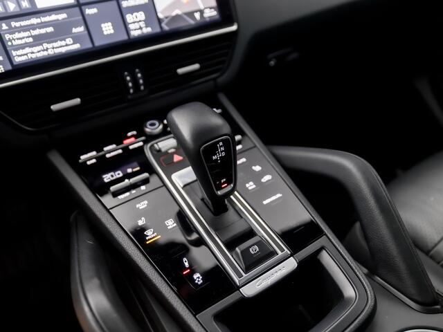 Porsche CAYENNE 3.0 E-Hybrid 463Pk (PANORAMADAK, SPORTCHRONO PAKKET, ORG NEDERLANDS, SFEERVERLICHTING, 14 WEGEN SPORTSTOELEN, KEYLESS, LUCHTVERING, APPLE CARPLAY, DAB+, STUURWIEL VERWARMD, NIEUWSTAAT)