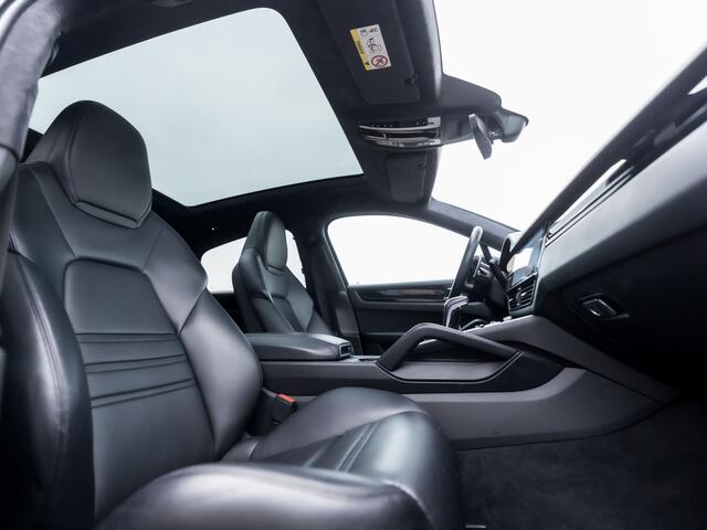 Porsche CAYENNE Coupé 3.0 E-Hybrid SportDesign 476Pk Automaat (PANORAMADAK, SPORTCHRONO PAKKET, ALCANTARA HEMEL, MEEGESPOTEN BUMPERS, LUCHTVERING, MEMORY SEATS, SFEERVERLICHTING, APPLE CARPLAY, BOSE AUDIO, 360 CAMERA, NIEUWSTAAT)