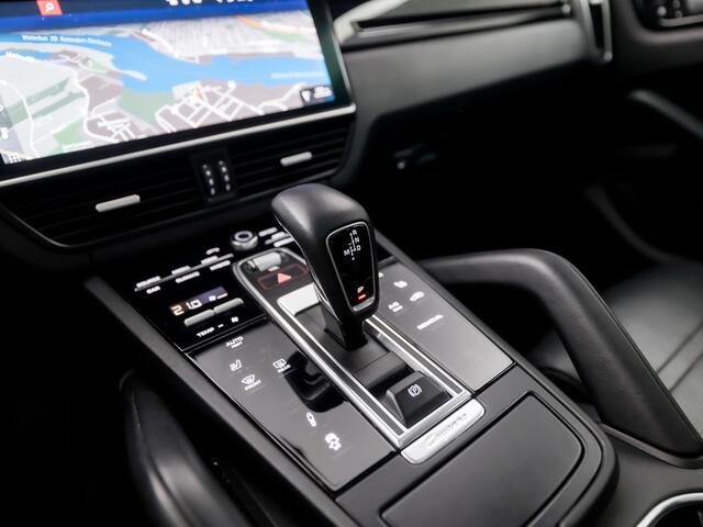 Porsche CAYENNE Coupé 3.0 E-Hybrid SportDesign 476Pk Automaat (PANORAMADAK, SPORTCHRONO PAKKET, ALCANTARA HEMEL, MEEGESPOTEN BUMPERS, LUCHTVERING, MEMORY SEATS, SFEERVERLICHTING, APPLE CARPLAY, BOSE AUDIO, 360 CAMERA, NIEUWSTAAT)