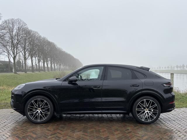 Porsche CAYENNE 3.0 E-Hybrid 470pk Luchtvering SportDesign Pano 22'' Trekhaak