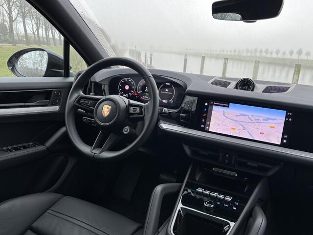 Porsche CAYENNE 3.0 E-Hybrid 470pk Luchtvering SportDesign Pano 22'' Trekhaak