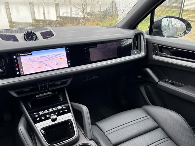 Porsche CAYENNE 3.0 E-Hybrid 470pk Luchtvering SportDesign Pano 22'' Trekhaak