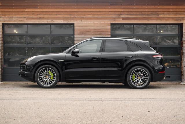 Porsche CAYENNE 3.0 E-Hybrid *RearSeatEntert-Nachtzicht-HUD-ACC-PDCC-el. Trekh